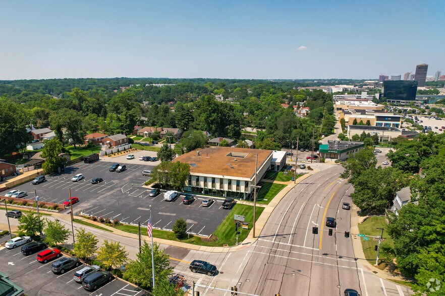 2025 S Brentwood Blvd, Brentwood, MO à louer - Photo de l’immeuble – Image 2 sur 5