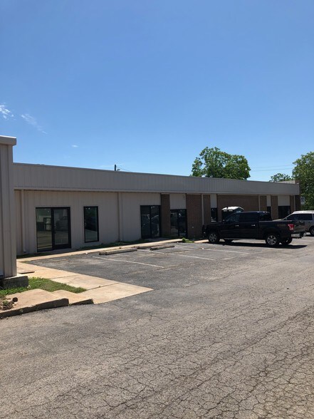 12112 Roxie Dr, Austin, TX à louer - Photo principale – Image 1 sur 10