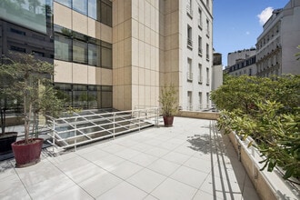 83 Avenue Charles De Gaulle, Neuilly-sur-Seine à louer Photo intérieure– Image 2 sur 14
