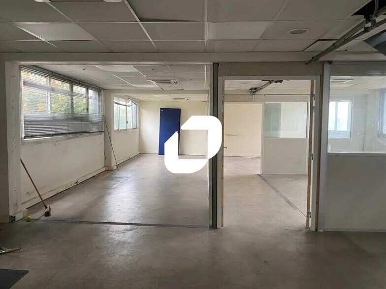Local d’activités dans Gennevilliers à louer - Photo de l’immeuble – Image 3 sur 17