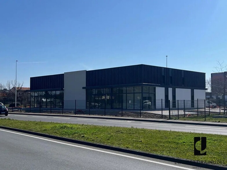 Local commercial dans Roanne à louer - Photo de l’immeuble – Image 1 sur 2