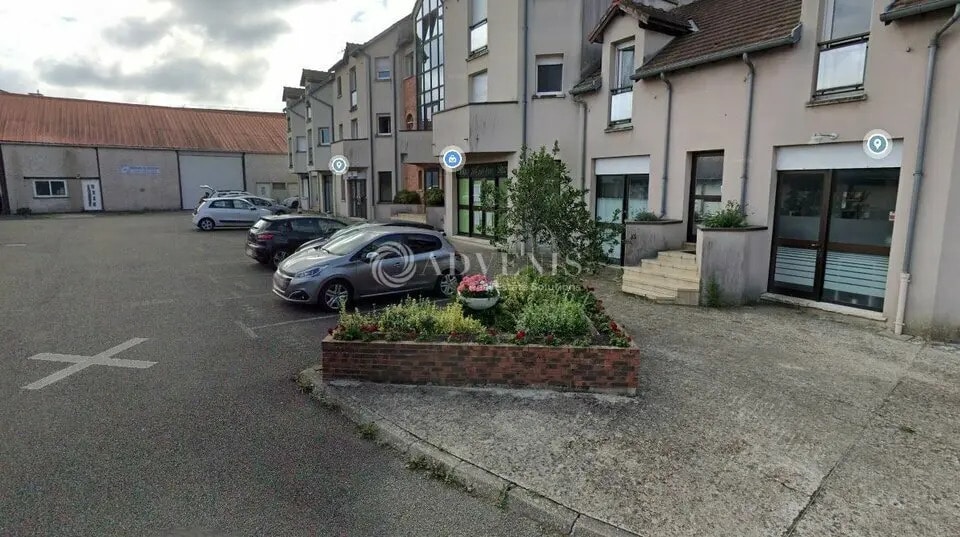 Local commercial dans Voisins-le-Bretonneux à louer Photo de l’immeuble– Image 1 sur 2