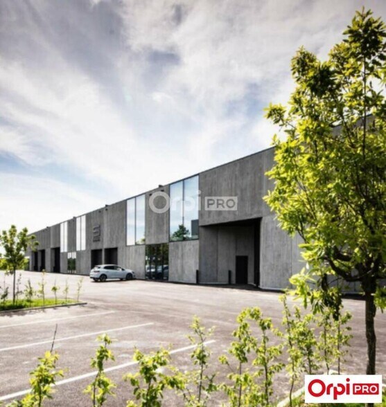 Industriel/Logistique dans Loos à louer - Photo de l’immeuble – Image 3 sur 9