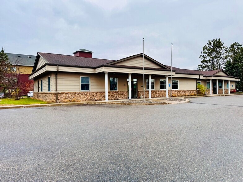 1751 SE 2nd Ave, Grand Rapids, MN à louer - Photo principale – Image 1 sur 12