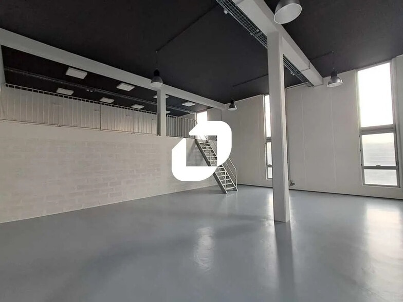 Local d’activités dans Bordeaux à louer - Photo de l’immeuble – Image 2 sur 9