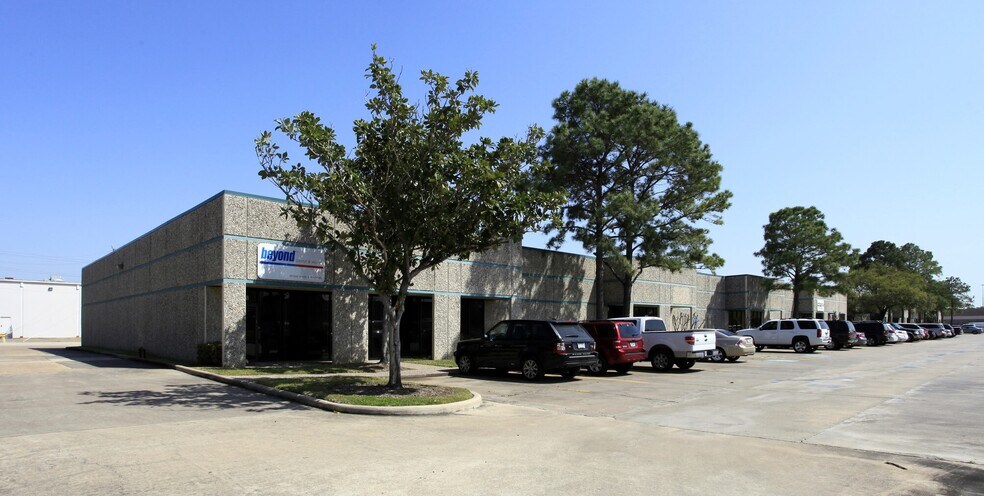 12503 Exchange Dr, Stafford, TX à louer - Photo de l’immeuble – Image 2 sur 5