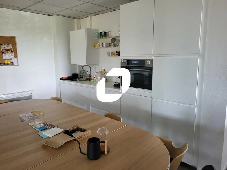 Bureau dans Lezennes à louer - Photo de l’immeuble – Image 3 sur 7