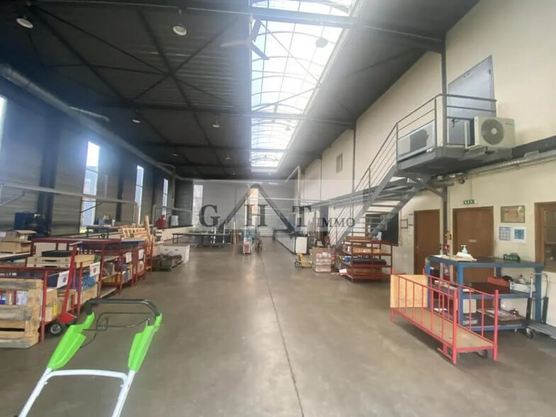 Industriel/Logistique dans Chennevières-sur-Marne à vendre - Photo de l’immeuble – Image 3 sur 3