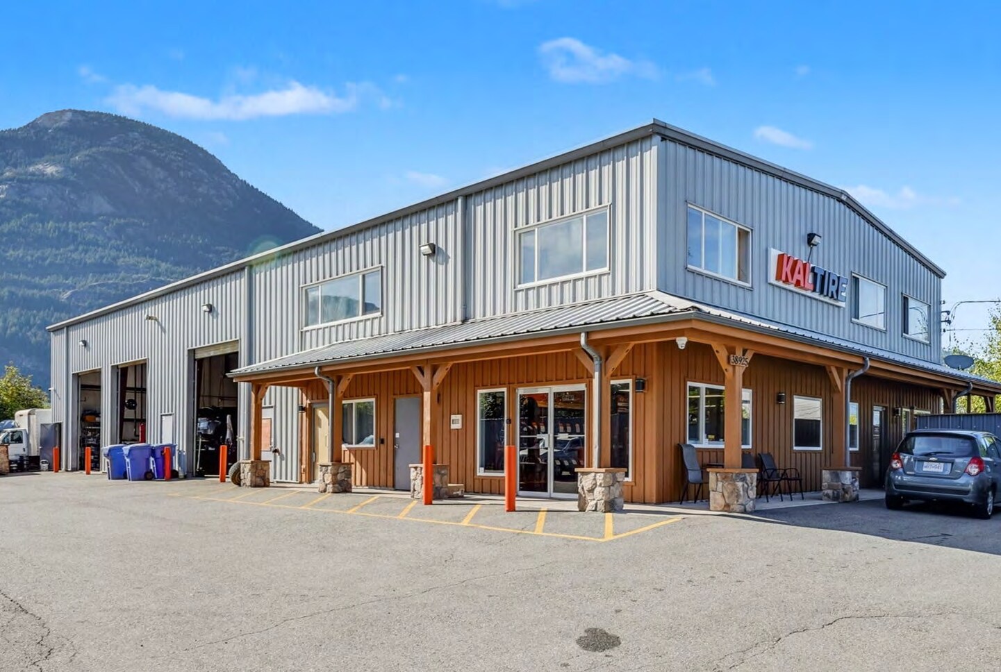 38925 Production Way, Squamish, BC à vendre Photo de l’immeuble– Image 1 sur 10