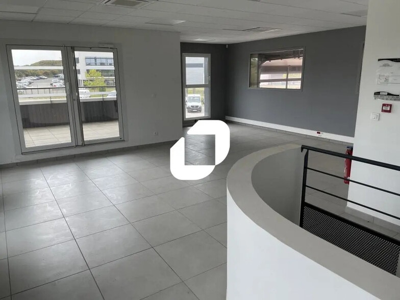 Bureau dans GRANDCHAMP-DES-FONTAINES à louer - Photo de l’immeuble – Image 2 sur 7