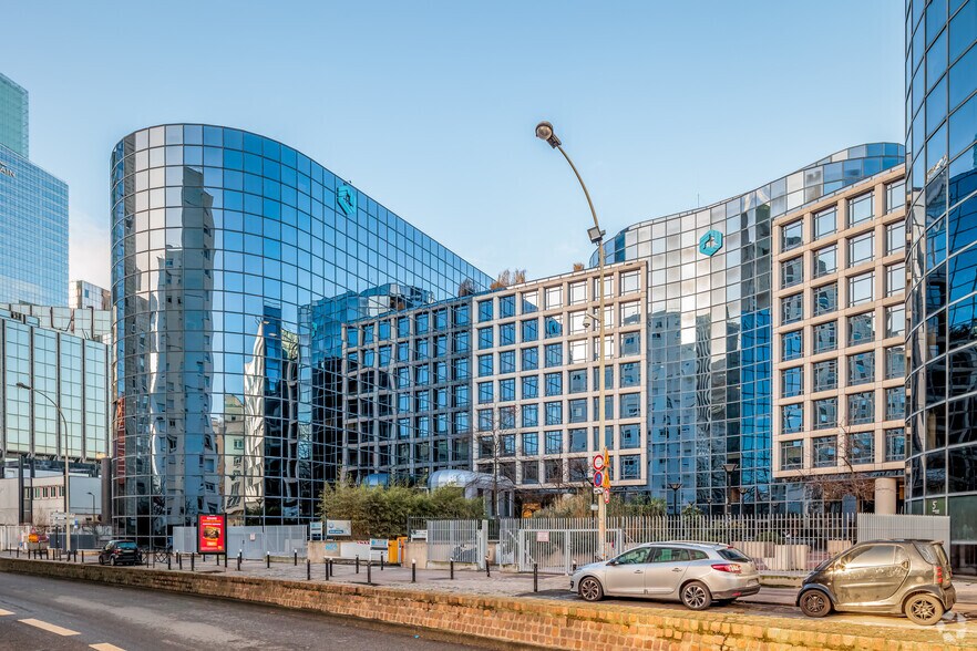 47 Rue Louis Blanc, Courbevoie à louer - Photo de l’immeuble – Image 2 sur 11