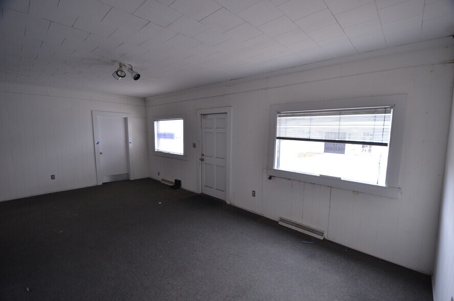 627 Brookstown Ave, Winston-Salem, NC à vendre - Photo de l’immeuble – Image 2 sur 4