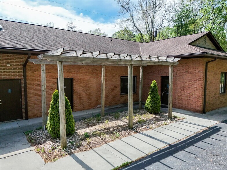 1335 Hardy Rd, Vinton, VA à louer - Photo de l’immeuble – Image 3 sur 8