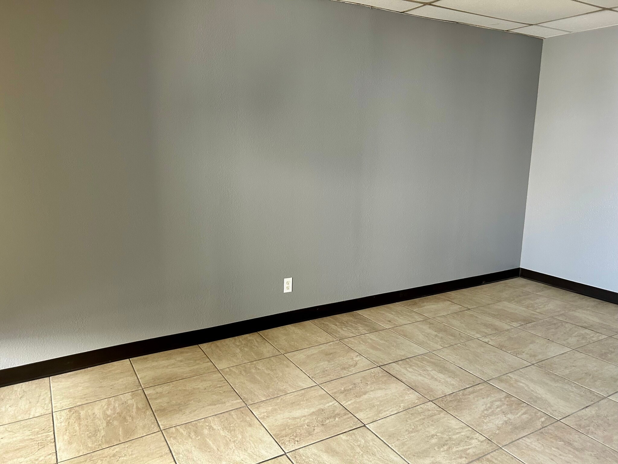 2734 W Kingsley Rd, Garland, TX à louer Hall d’entrée– Image 1 sur 8