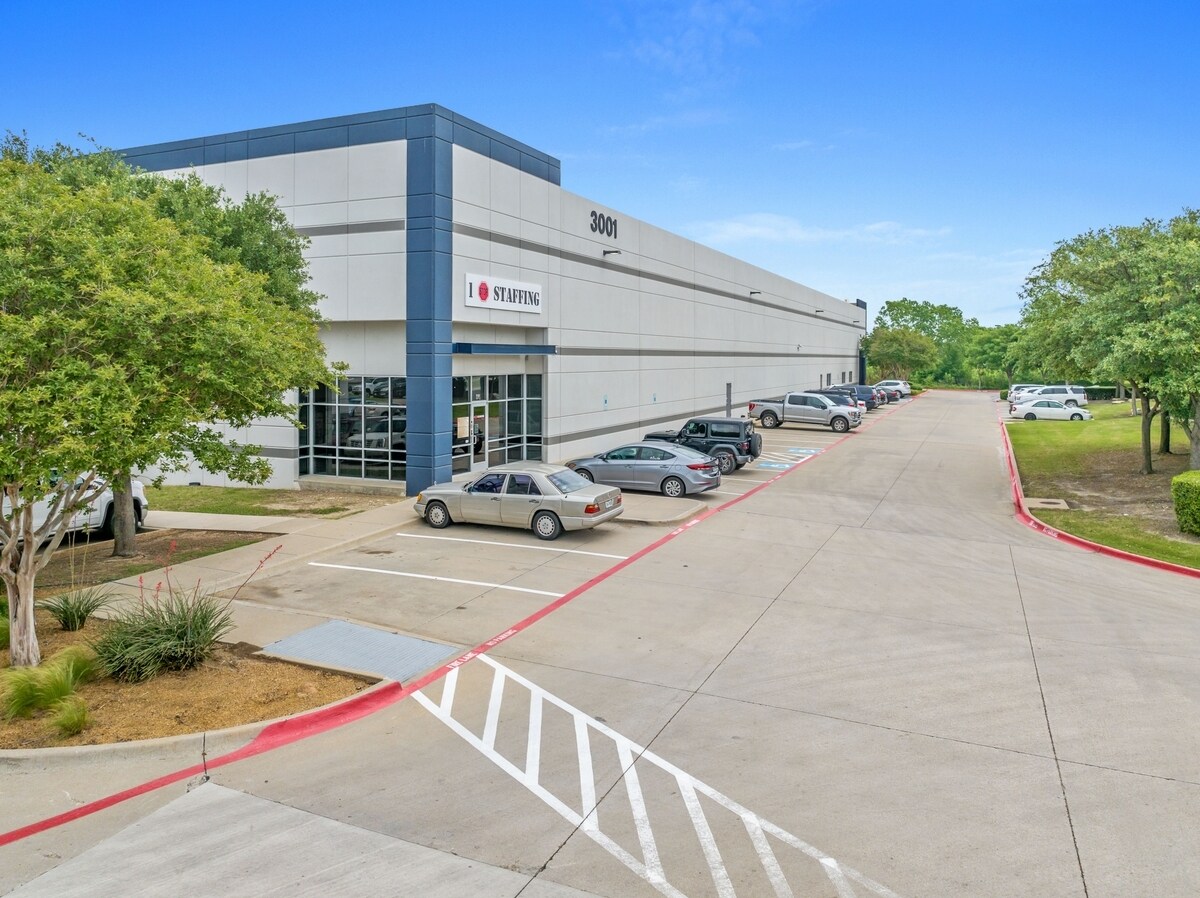 3001 Northern Cross Blvd, Fort Worth, TX à louer Photo principale– Image 1 sur 5