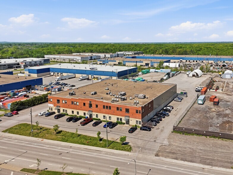 1233-1241 Dagenais O O, Laval, QC à louer - Photo de l’immeuble – Image 3 sur 8