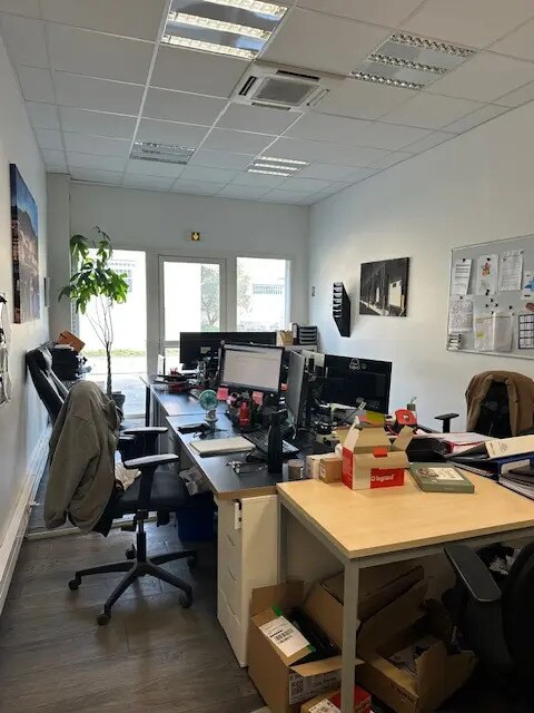 Local d’activités dans Velaux à louer Photo intérieure– Image 1 sur 10