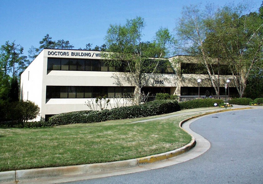 2520 Windy Hill Rd SE, Marietta, GA à louer - Photo de l’immeuble – Image 2 sur 18