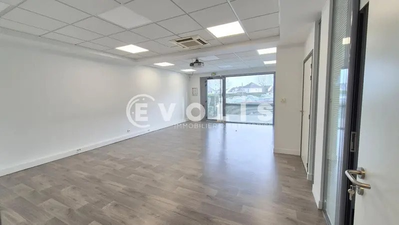 Bureau dans Magny-le-Hongre à vendre - Photo intérieure – Image 1 sur 20