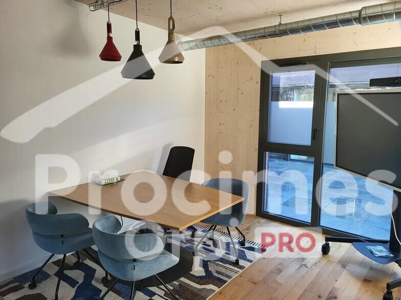 Bureau dans Allonzier-la-Caille à louer - Photo de l’immeuble – Image 1 sur 4