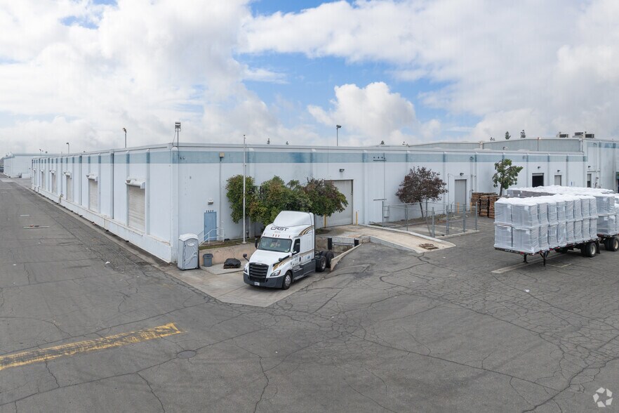 2626 S Maple Ave, Fresno, CA à louer - Photo de l’immeuble – Image 3 sur 5
