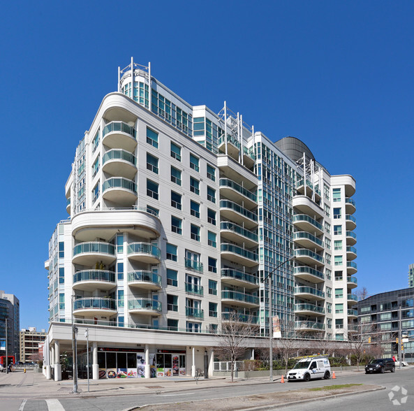 600 Queens Quay Blvd W, Toronto, ON à vendre - Photo de l’immeuble – Image 3 sur 5