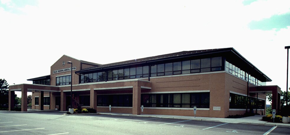 400 Franklin Tpke, Mahwah, NJ à louer - Photo de l’immeuble – Image 2 sur 9