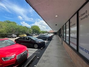 8455-8471 W Oakland Park Blvd, Sunrise, FL à louer Photo de l’immeuble– Image 2 sur 3