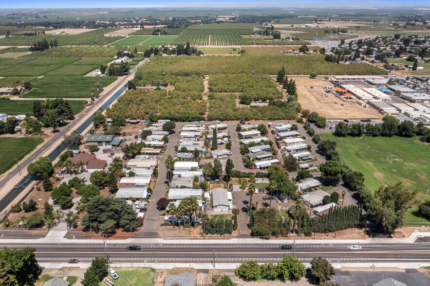 11819 Yosemite Blvd, Waterford, CA à vendre - Photo de l’immeuble – Image 2 sur 6
