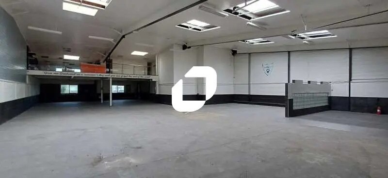 Local d’activités dans Ecquevilly à louer - Photo de l’immeuble – Image 3 sur 10