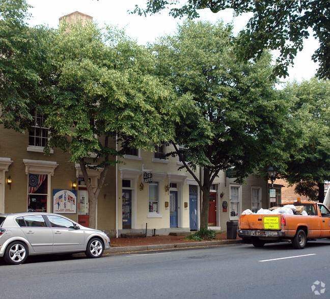 604 Caroline St, Fredericksburg, VA à louer - Photo de l’immeuble – Image 3 sur 13