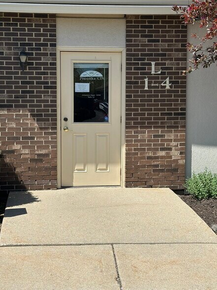 5404 W Elm St, McHenry, IL à louer - Photo de l’immeuble – Image 2 sur 19