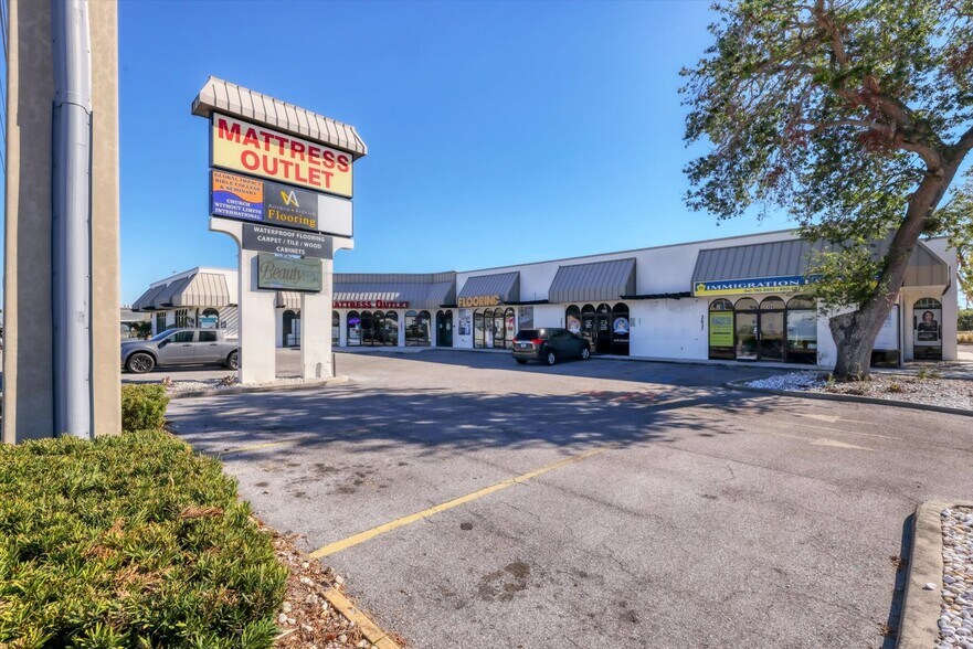 3637 Cortez Rd, Bradenton, FL à vendre - Photo principale – Image 1 sur 7