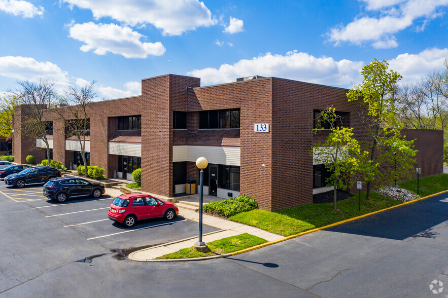 133 Gaither Dr, Mount Laurel, NJ à vendre - Photo principale – Image 1 sur 4
