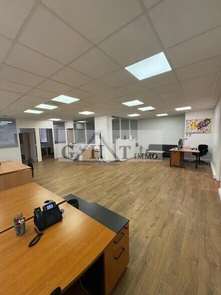 Bureau dans Maisons-Alfort à louer - Photo de l’immeuble – Image 3 sur 8