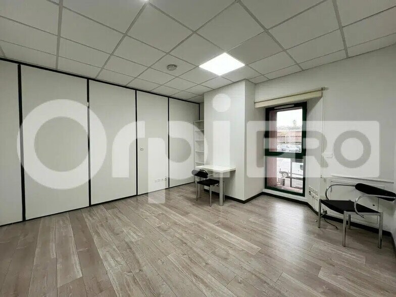 Bureau dans Mandelieu-la-Napoule à louer - Photo de l’immeuble – Image 1 sur 4