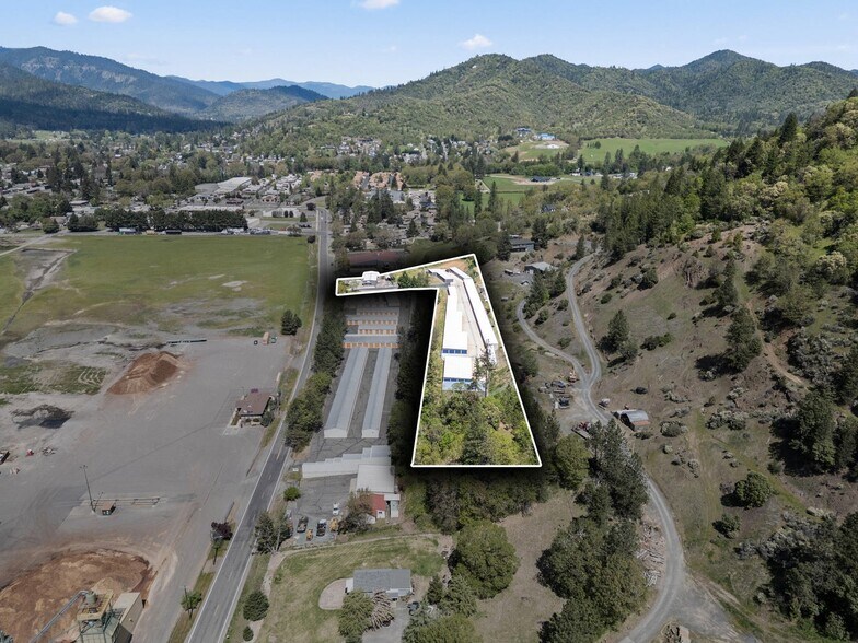 5450 N River Rd, Gold Hill, OR à vendre - Photo de l’immeuble – Image 2 sur 26