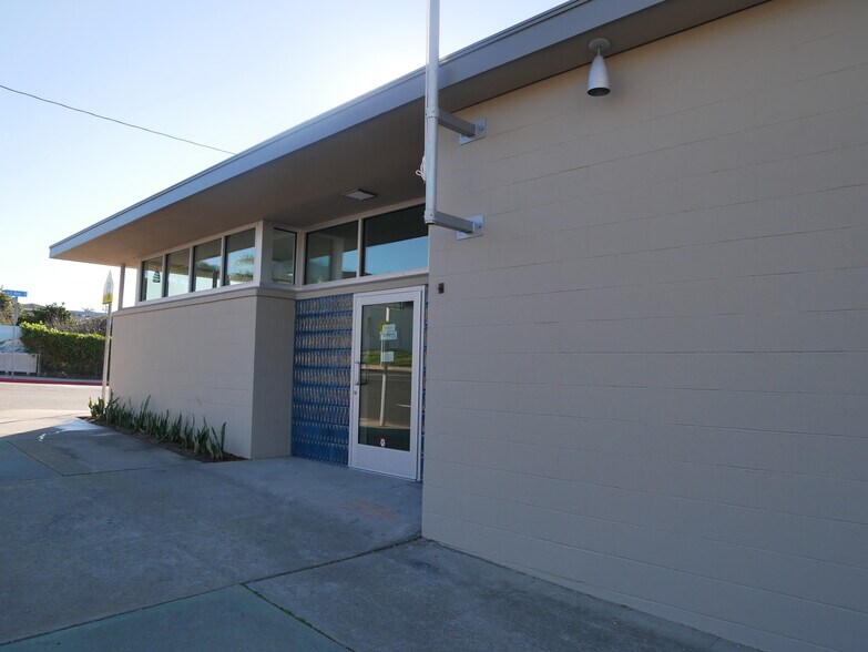 1094 E Main St, Ventura, CA à vendre - Photo de l’immeuble – Image 2 sur 11