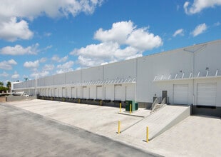 3200 NW 112th Ave, Miami, FL à louer Photo intérieure– Image 2 sur 3