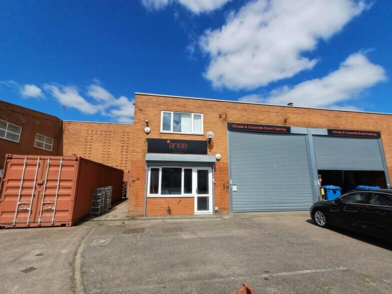Rutherford Way, Crawley à louer - Photo de l’immeuble – Image 2 sur 23