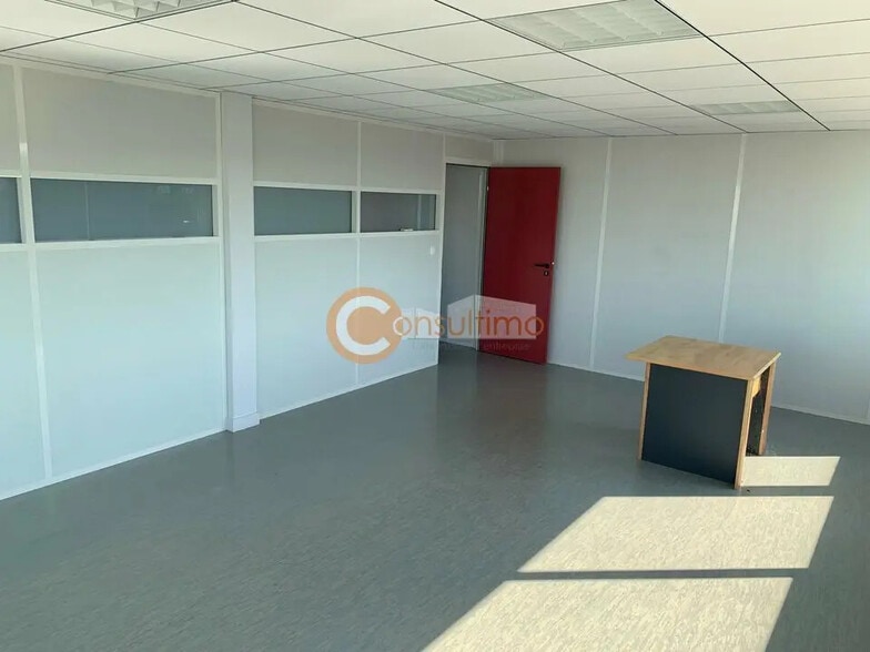 Bureau dans Latresne à louer - Photo de l’immeuble – Image 2 sur 10