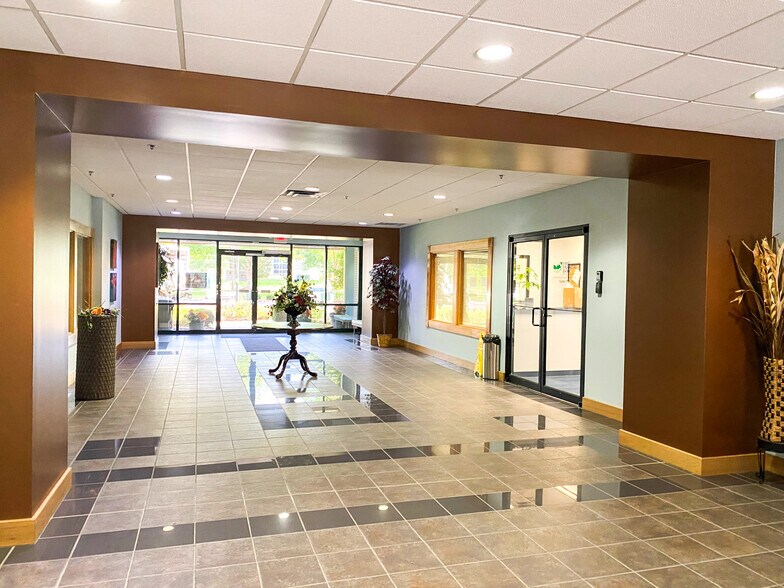 5111 Commerce Crossings Dr, Louisville, KY à louer - Photo intérieure – Image 2 sur 6