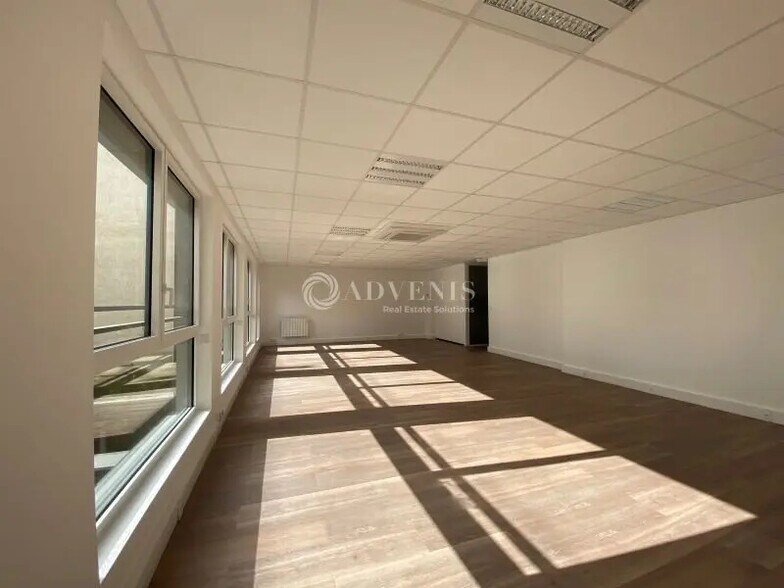 Bureau dans Malakoff à louer - Photo de l’immeuble – Image 2 sur 6