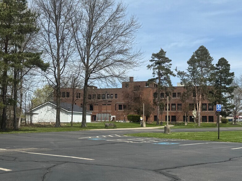 10807 Bennett Rd, Dunkirk, NY à vendre - Photo de l’immeuble – Image 3 sur 29