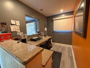 6086 Brockton Ave, Riverside, CA à louer Photo intérieure– Image 2 sur 9