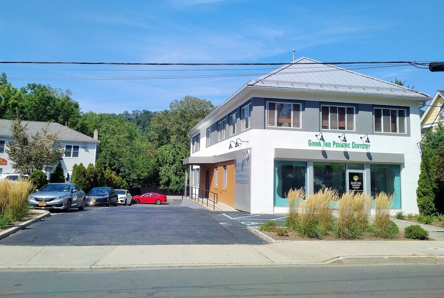 110 Washington Ave, Pleasantville, NY à louer - Photo de l’immeuble – Image 2 sur 11