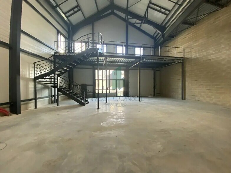 Local d’activités dans Groslay à louer - Photo de l’immeuble – Image 2 sur 7