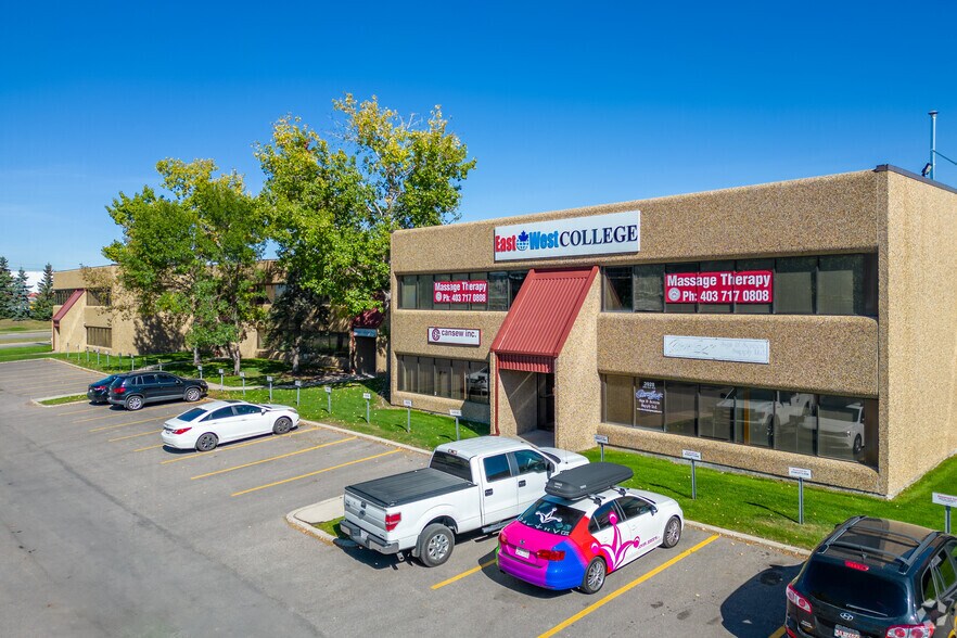 3880-3908 29 St NE, Calgary, AB à louer - Photo de l’immeuble – Image 1 sur 9