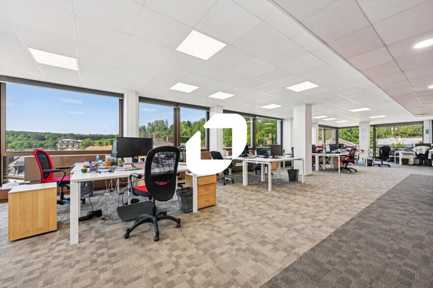 Bureau dans Saint-Cloud à vendre - Photo intérieure – Image 1 sur 18