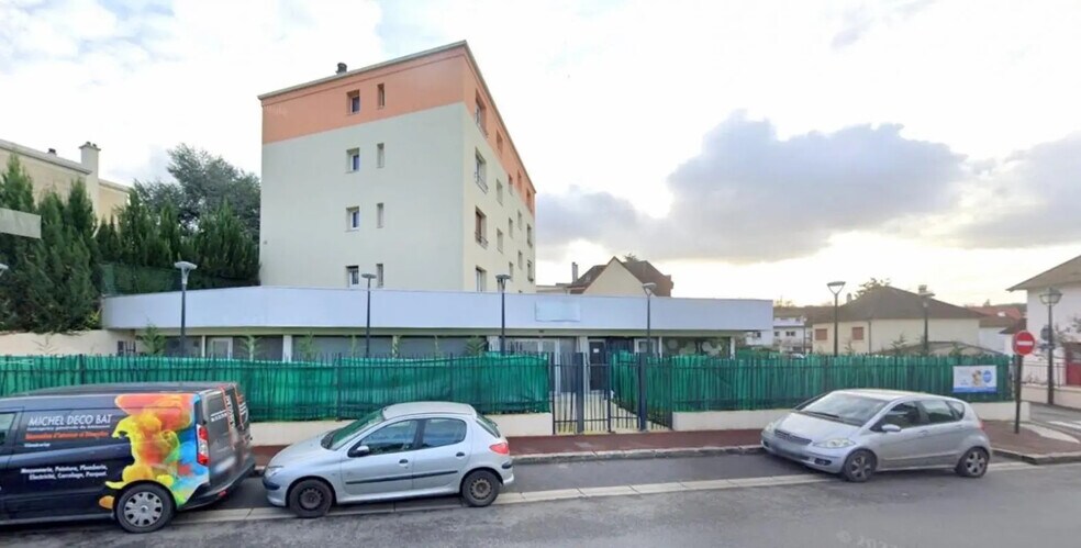 Local commercial dans Saint-Germain-en-Laye à louer - Photo de l’immeuble – Image 1 sur 6